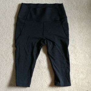 Gap compression knee crops black med